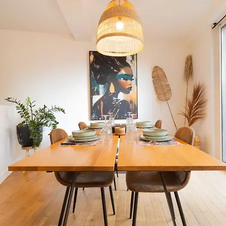 Hébergement de vacances Afrobohome, Expérience Atypique, Clim, 2 à 6 Personnes, Proche Centre Nîmes, Garage Clos Nîmes