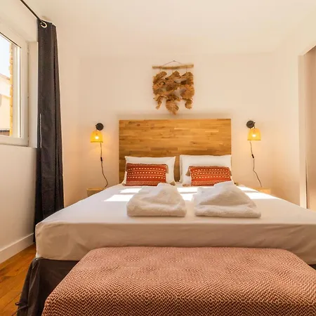 Afrobohome, Experience Atypique, Familles Et Petits Groupes, Clim, 2 A 6 Personnes, Proche Centre Nimes, Garage Clos * Nimes