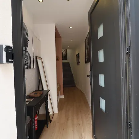 Hébergement de vacances Afrobohome, Expérience Atypique, Clim, 2 à 6 Personnes, Proche Centre Nîmes, Garage Clos Nîmes