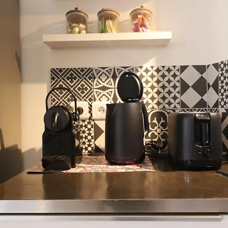 Holiday home Afrobohome, Experience Atypique, Familles Et Petits Groupes, Clim, 2 A 6 Personnes, Proche Centre Nimes, Garage Clos