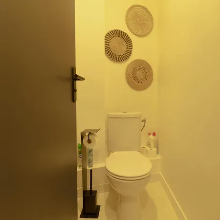Afrobohome, Experience Atypique, Familles Et Petits Groupes, Clim, 2 A 6 Personnes, Proche Centre Nimes, Garage Clos