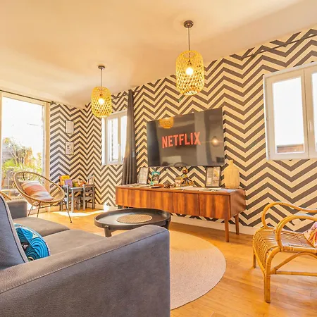 Afrobohome, Experience Atypique, Familles Et Petits Groupes, Clim, 2 A 6 Personnes, Proche Centre Nimes, Garage Clos * Nimes