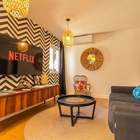 Vakantiehuis Afrobohome, Experience Atypique, Clim, 2 A 6 Personnes, Proche Centre Nimes, Garage Clos Nîmes