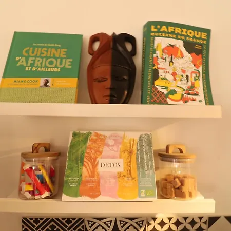Afrobohome, Ambiance D'Ailleurs, Familles Et Petits Groupes, Clim, 2 A 6 Personnes, Proche Centre Nimes, Garage Clos *