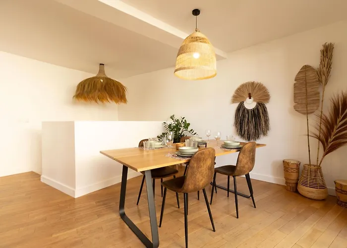 Afrobohome, Experience Atypique, Clim, 2 A 6 Personnes, Proche Centre Nimes, Garage Clos