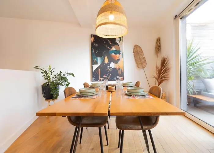 Holiday home Afrobohome, Experience Atypique, Clim, 2 A 6 Personnes, Proche Centre Nimes, Garage Clos Nimes