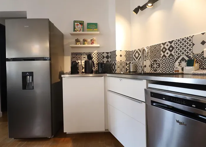 Afrobohome, Experience Atypique, Clim, 2 A 6 Personnes, Proche Centre Nimes, Garage Clos Holiday home Nimes