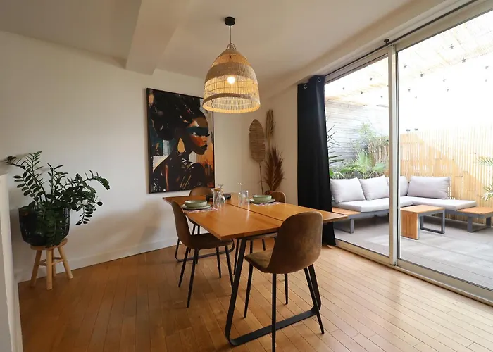 Holiday home Afrobohome, Experience Atypique, Clim, 2 A 6 Personnes, Proche Centre Nimes, Garage Clos Nimes