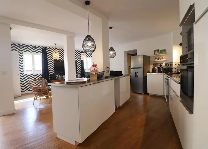 Afrobohome, Experience Atypique, Clim, 2 A 6 Personnes, Proche Centre Nimes, Garage Clos *