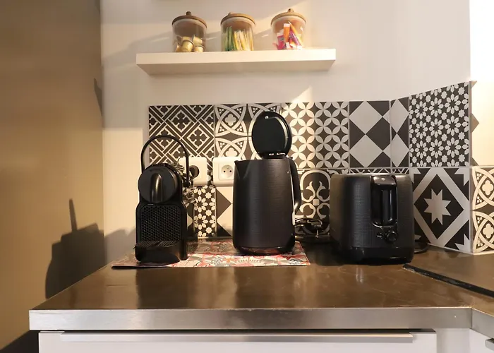 Holiday home Afrobohome, Experience Atypique, Clim, 2 A 6 Personnes, Proche Centre Nimes, Garage Clos