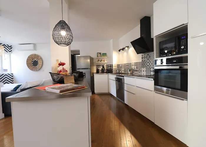 Afrobohome, Experience Atypique, Clim, 2 A 6 Personnes, Proche Centre Nimes, Garage Clos *