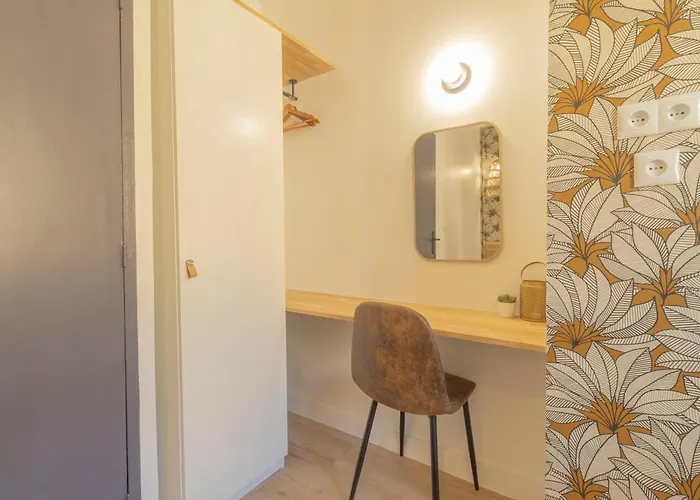 Holiday home Afrobohome, Experience Atypique, Clim, 2 A 6 Personnes, Proche Centre Nimes, Garage Clos *