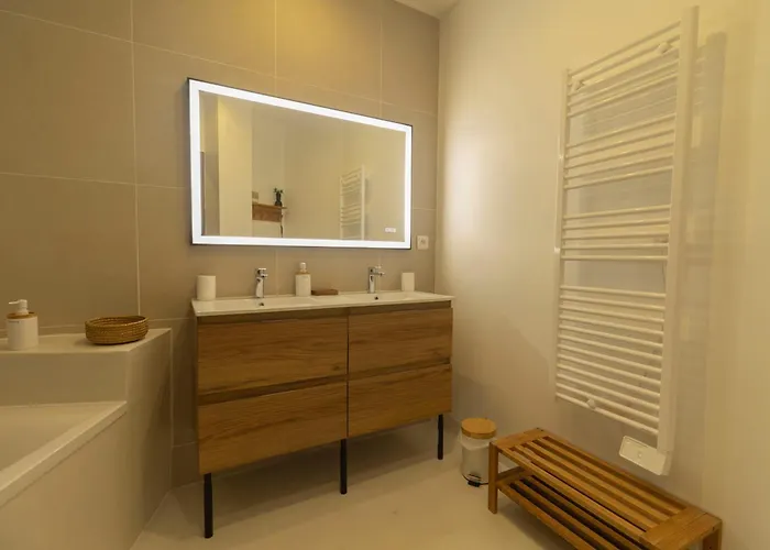 Afrobohome, Experience Atypique, Clim, 2 A 6 Personnes, Proche Centre Nimes, Garage Clos *