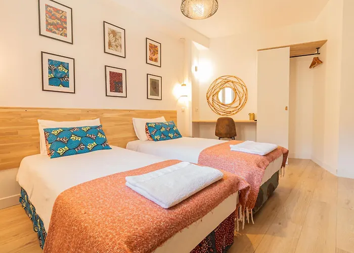 Holiday home Afrobohome, Experience Atypique, Clim, 2 A 6 Personnes, Proche Centre Nimes, Garage Clos *