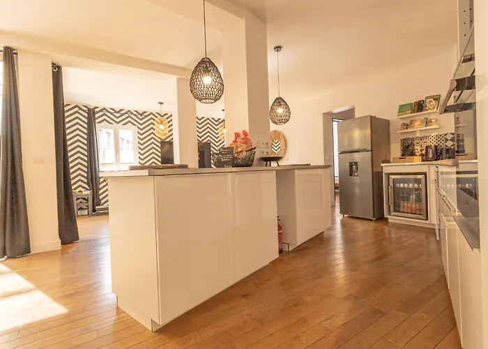 Afrobohome, Experience Atypique, Clim, 2 A 6 Personnes, Proche Centre Nimes, Garage Clos Nyaraló